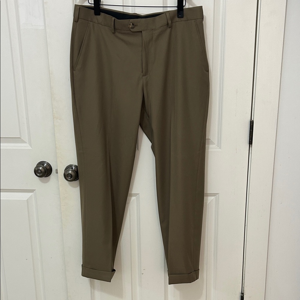 Izod Men's Khaki Chino pants size 36 / 30 beige polyester, formal workwear